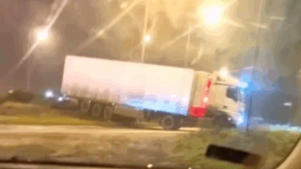 Opole: Kierowca ciężarówki zniszczył infrastrukturę na rondzie i odjechał. Policja ustaliła sprawcę