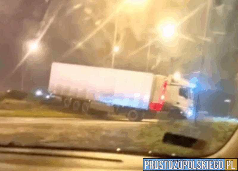 Opole: Kierowca ciężarówki zniszczył infrastrukturę na rondzie i odjechał. Policja ustaliła sprawcę