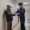 Poszukiwany 46-latek sam zgłosił się na komisariat. Trafił do zakładu karnego na 7 miesięcy