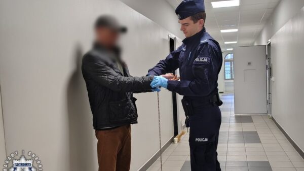 Poszukiwany 46-latek sam zgłosił się na komisariat. Trafił do zakładu karnego na 7 miesięcy