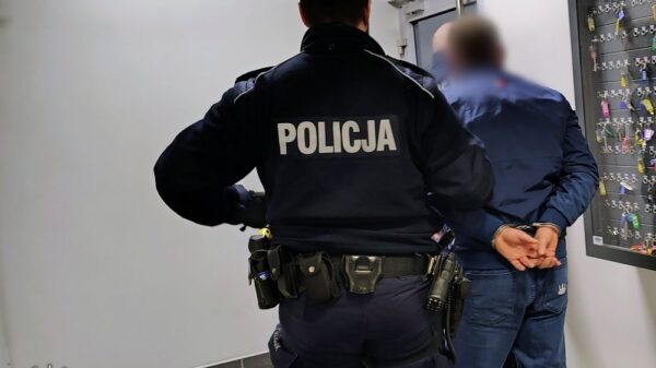 Ukrywał się przed więzieniem. Grodkowscy policjanci zatrzymali 25-latka