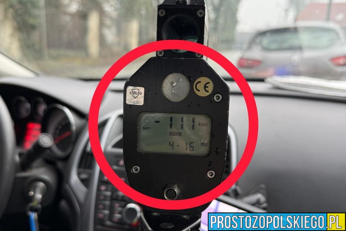 Chwila brawury mogła zakończyć się tragedią. 48-latka pędziła 111 km/h we mgle i deszczu – tłumaczyła, że „podkusił ją diabeł”