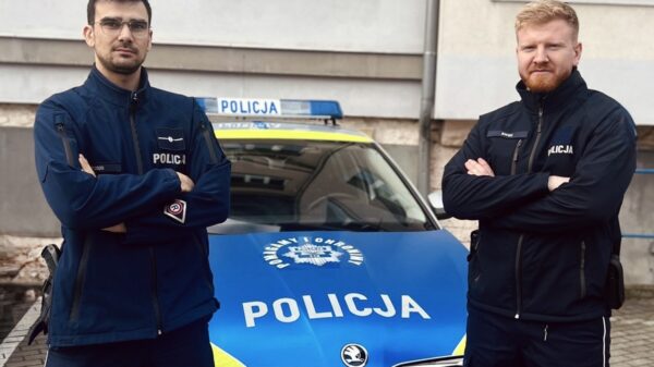 Policjanci uratowali kobietę przed zaczadzeniem