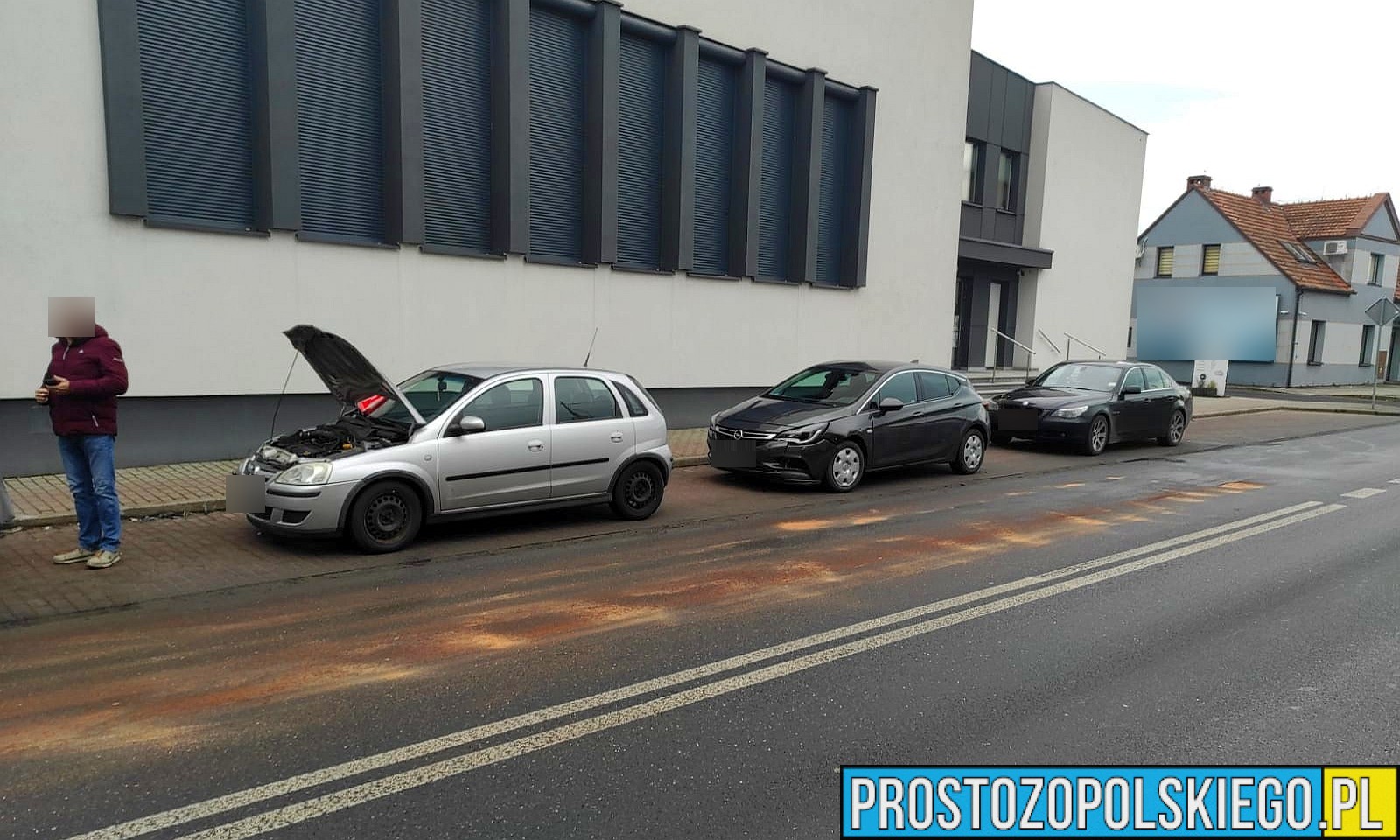 Wypadek na ul. Namysłowskiej w Dobrzeniu Wielkim. Jedna osoba trafiła do szpitala