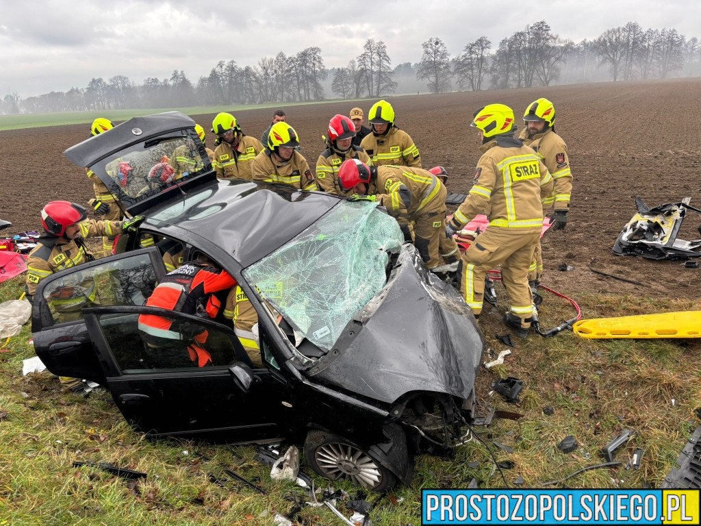 Poważny wypadek na DW 409 w miejscowości Dobra. Droga całkowicie zablokowana, lądowały dwa śmigłowce LPR