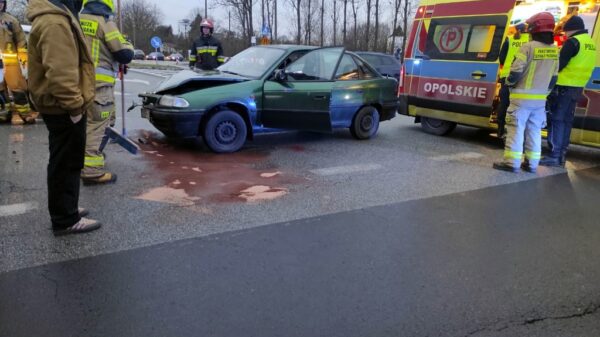 Wypadek na skrzyżowaniu Sosnkowskiego i Wodociągowej w Opolu. Jedna osoba trafiła do szpitala