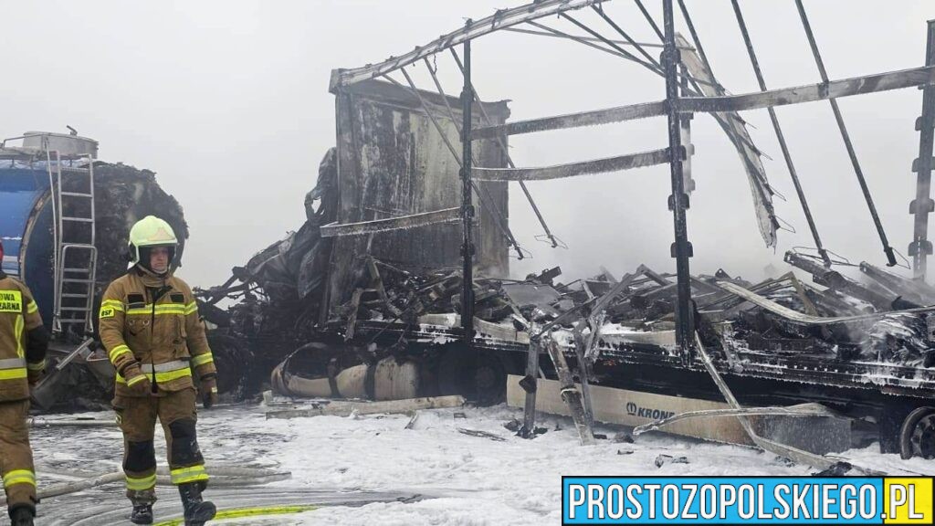 Śmiertelny karambol na A4. Jedna osoba nie żyje, autostrada zablokowana