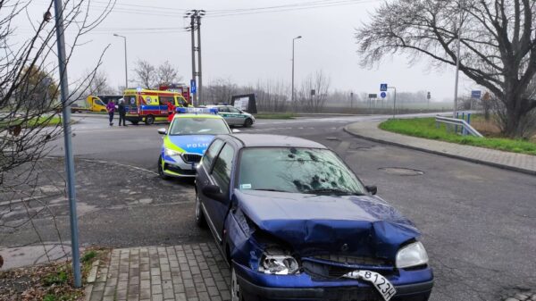 Wypadek na ul. Krapkowickiej na DK45 w Opolu. Jedna osoba trafiła do szpitala
