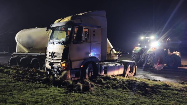 Wypadek z udziałem samochodu ciężarowego w Igłowicach.