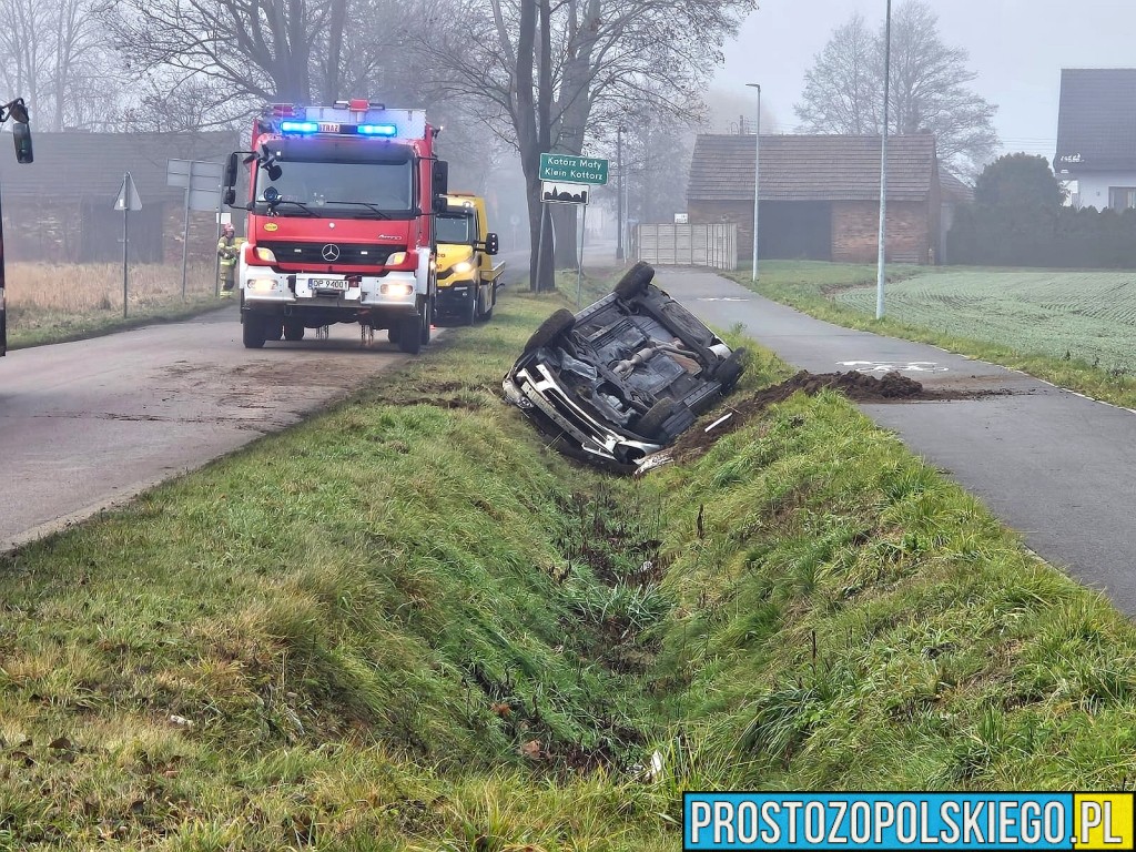Wypadek w Kotorzu Małym. Samochód dachował na ul. Opolskiej – jedna osoba trafiła do szpitala