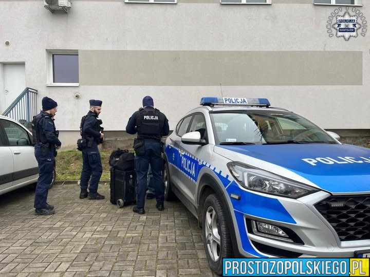 Namysłów: Podejrzany ładunek przy budynku.