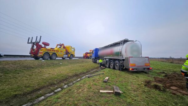 Cysterna zjechała z autostrady A4 w Graczach. Kierowca miał ogromne szczęście
