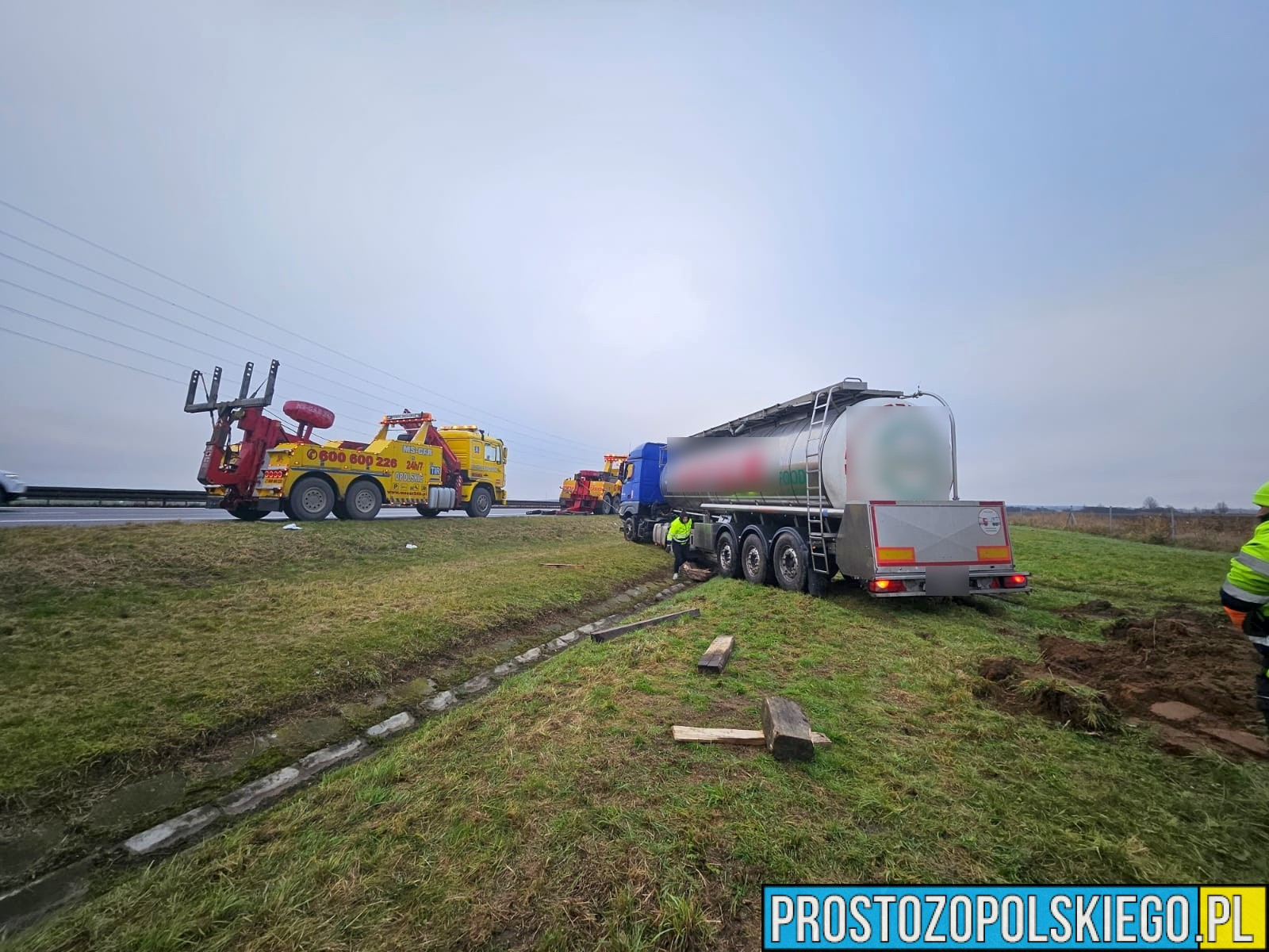 Cysterna zjechała z autostrady A4 w Graczach. Kierowca miał ogromne szczęście