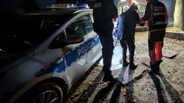 Szybka reakcja policjantów z Kluczborka uratowała życie 87-latkowi