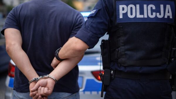 Agresywny wnuczek wobec babci. Policjanci z Krapkowic zabezpieczyli narkotyki