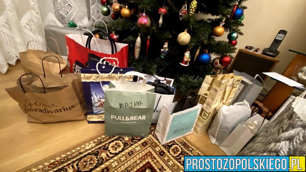 Przedświąteczne zakupy – ważny apel Policji. Jak uniknąć kradzieży i oszustw podczas zakupów?