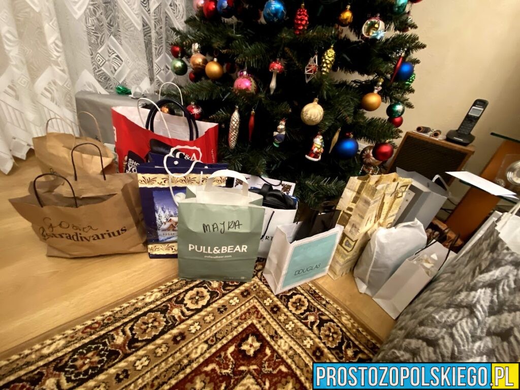 Przedświąteczne zakupy – ważny apel Policji. Jak uniknąć kradzieży i oszustw podczas zakupów?