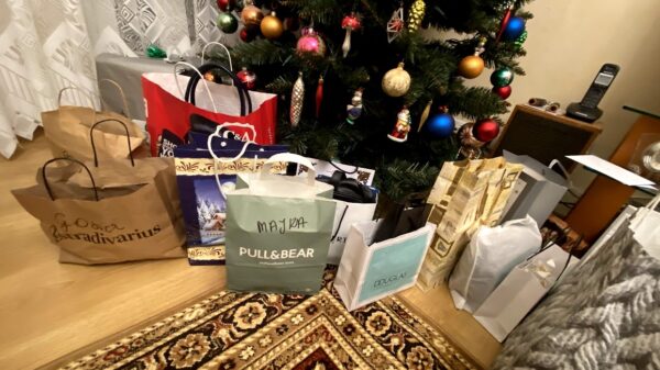 Przedświąteczne zakupy – ważny apel Policji. Jak uniknąć kradzieży i oszustw podczas zakupów?