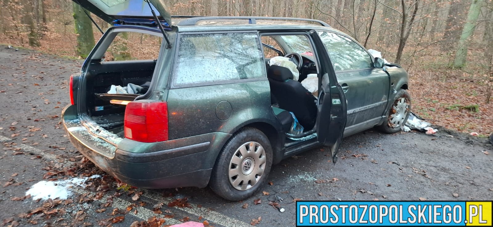 Poważny wypadek na DW385 w Jaczowicach. Dwie osoby trafiły do szpitala, interweniował LPR