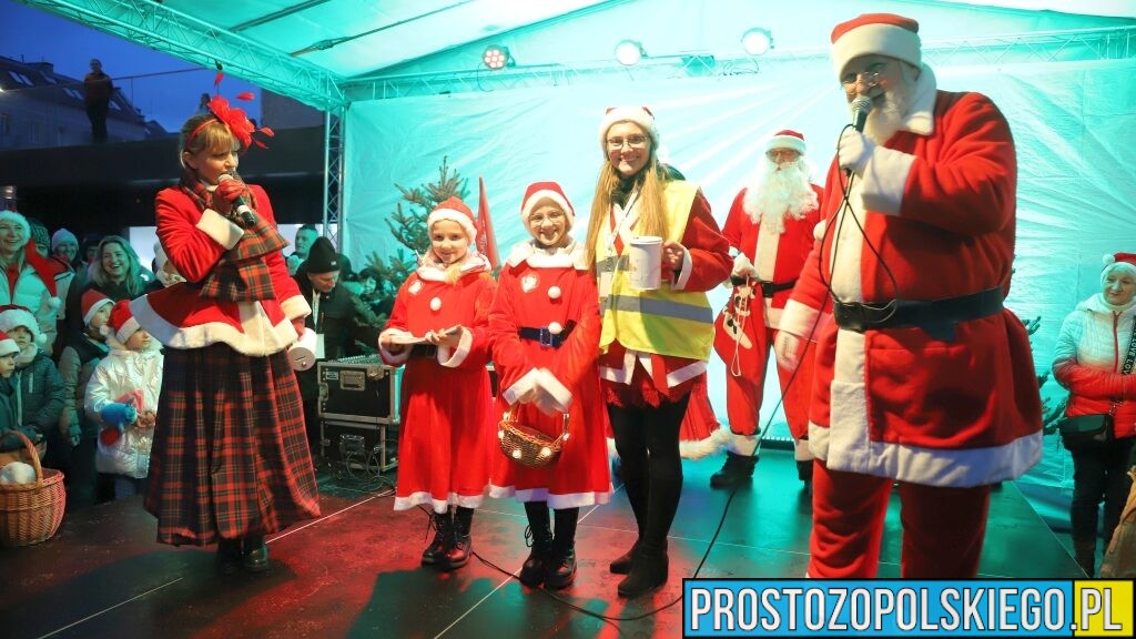 XI Marsz Mikołajów w Opolu przyciągnął tłumy. Świąteczny korowód przeszedł przez centrum miasta