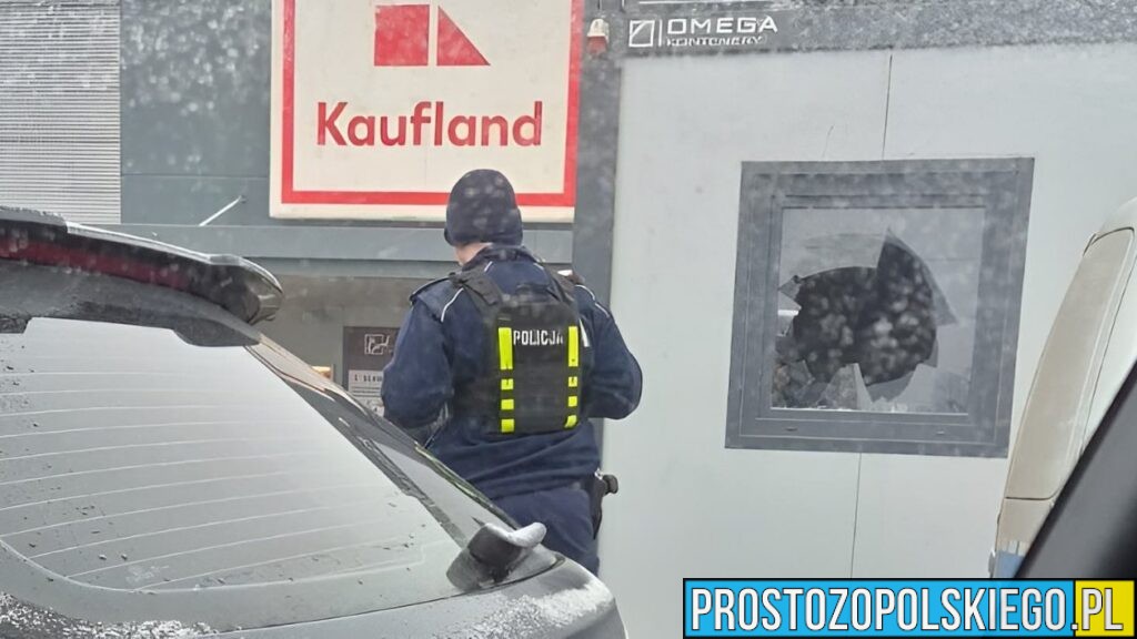 Włamanie na parkingu Kauflandu w Strzelcach Opolskich. Sklep z fajerwerkami okradziony na kwotę ...