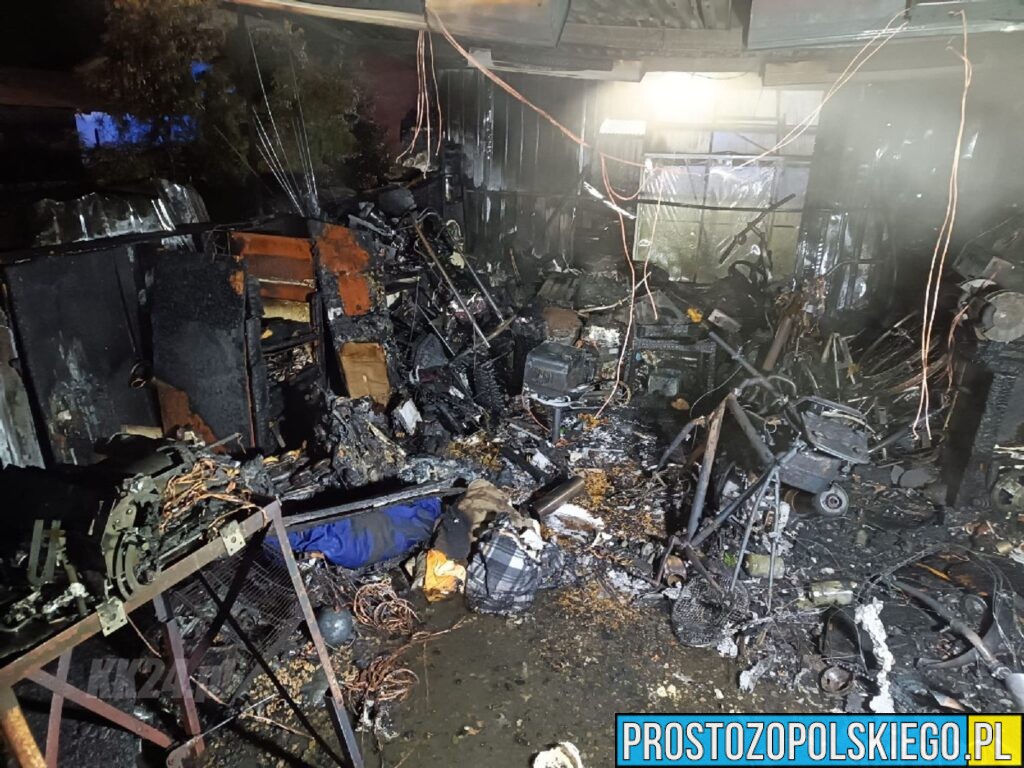 Dziergowice. Pożar garażu blaszanego – w środku butla z gazem