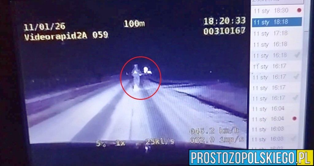 Dwóch nieletnich na jednej hulajnodze w zimowych warunkach. Sprawa trafi do sądu