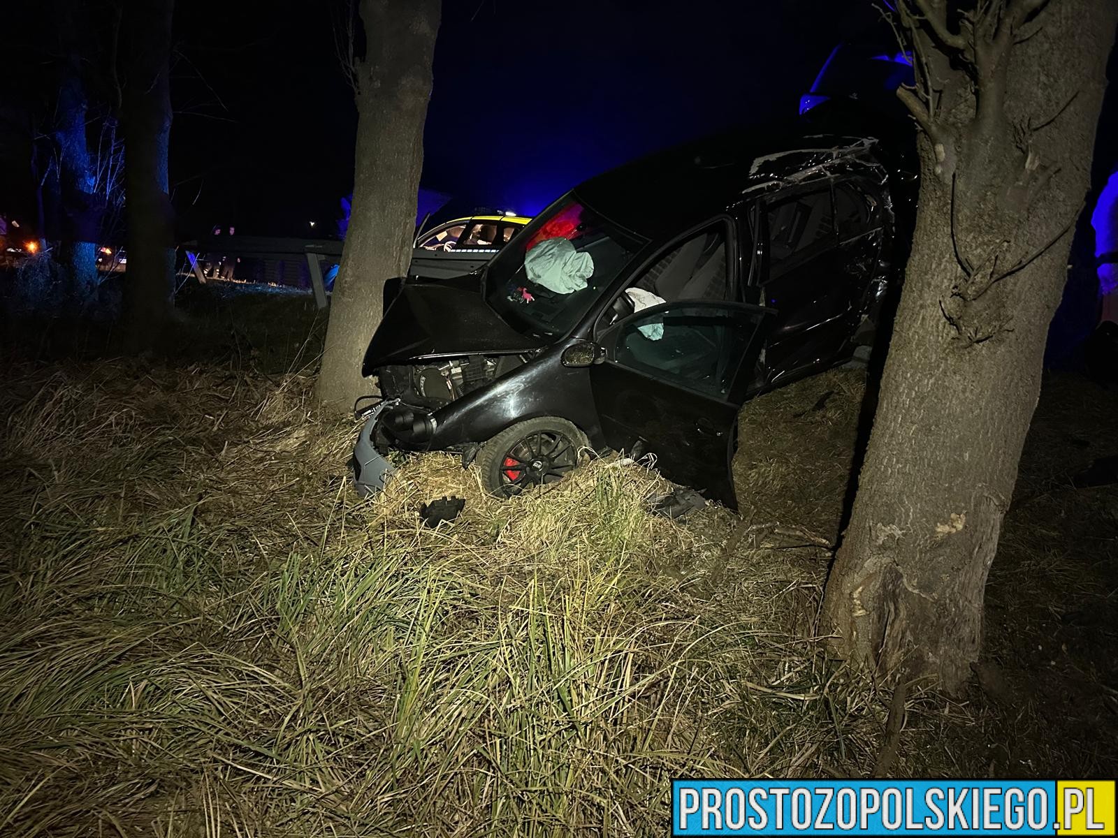 wypadek w&nbsp;popielowie, powielów wypadek, zwerzssenie, samochodem uderzył w&nbsp;drzewo osp popielów, 