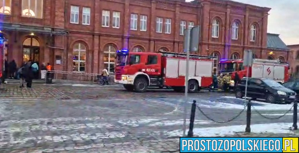 ewakuacja pasażerów, podejrzana paczka, podejrzana torba, podejrzana walizka, ewakuowano pasażerów, wyłączono wagon, akcja na dworcu pkp brzeg,