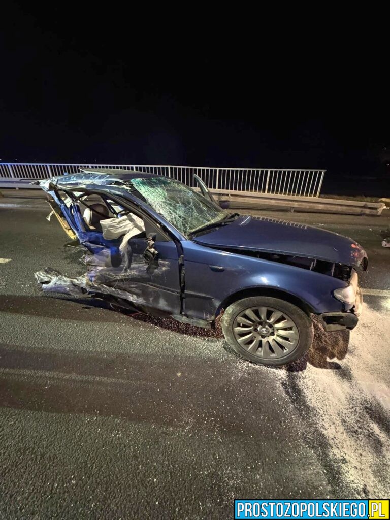 Poważny wypadek na&nbsp;DK39. Droga Brzeg–Namysłów zablokowana. Jeden z&nbsp;pojazdów rozerwany na&nbsp;dwie części