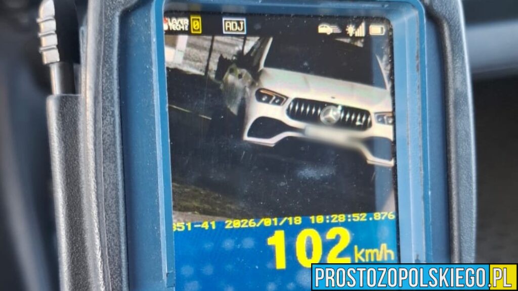 102 km/h w terenie zabudowanym. Kierowca stracił prawo jazdy i dostał wysoki mandat