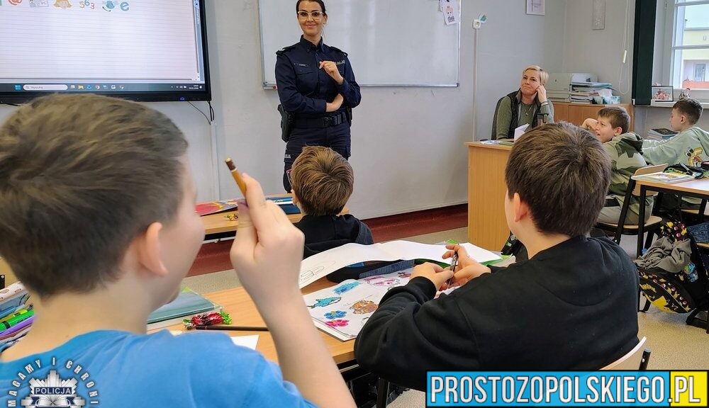 Policjanci z Brzegu, Lewina Brzeskiego i Grodkowa uczą dzieci, jak bezpiecznie spędzić ferie zimowe