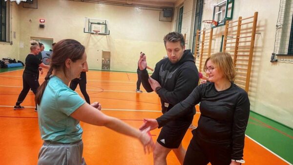 XIX edycja „Samoobrony dla Kobiet” w Opolu. Policjanci uczą, jak zadbać o własne bezpieczeństwo