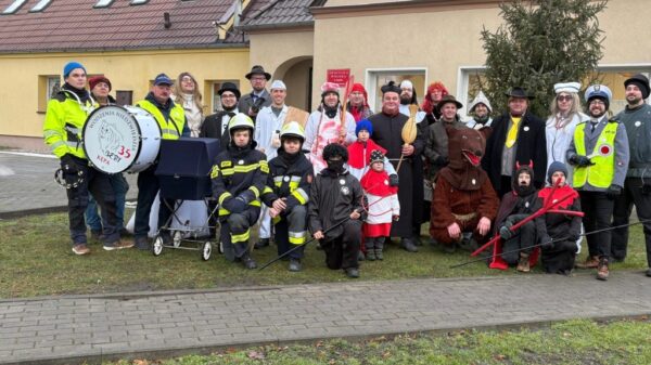 Wodzenie Niedźwiedzia w Kępie. Barwny korowód po raz 35 przeszedł ulicami wsi