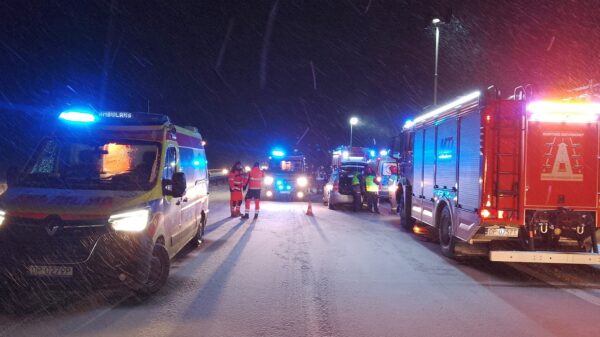 Zderzenie samochodu z ciągnikiem rolniczym w powiecie namysłowskim. Jedna osoba pod opieką ZRM