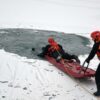 Ćwiczenia strażaków na zamarzniętej kamionce Silesia w Opolu. Apel o rozwagę (WIDEO)
