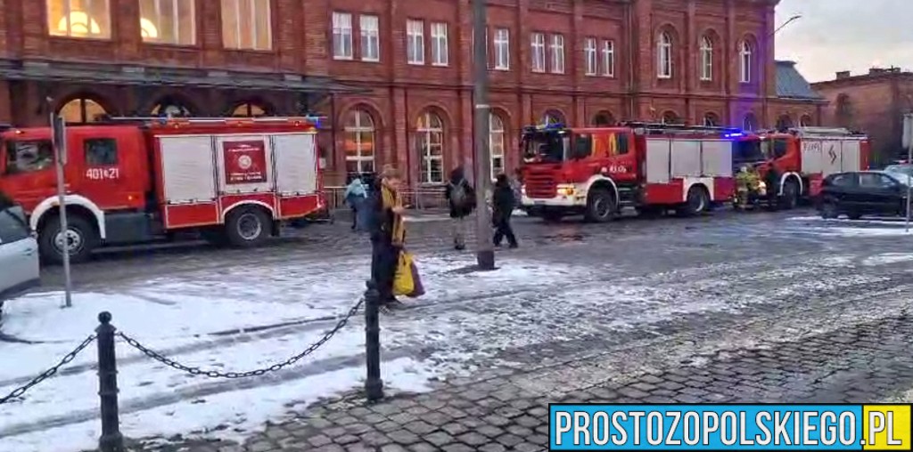 ewakuacja pasażerów, podejrzana paczka, podejrzana torba, podejrzana walizka, ewakuowano pasażerów, wyłączono wagon, akcja na dworcu pkp brzeg,