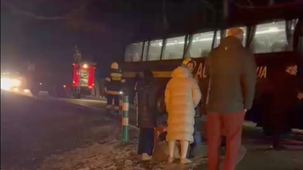Wypadek drogowy w Falmirowicach. Zderzenie autobusu z Ukrainy z dwoma samochodami osobowymi. 4 osoby poszkodowane