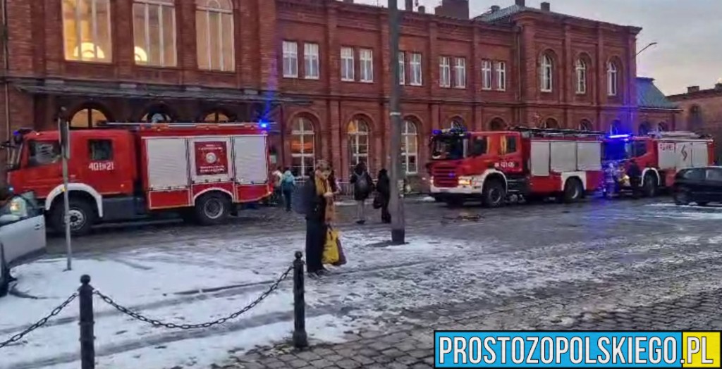 ewakuacja pasażerów, podejrzana paczka, podejrzana torba, podejrzana walizka, ewakuowano pasażerów, wyłączono wagon, akcja na dworcu pkp brzeg,