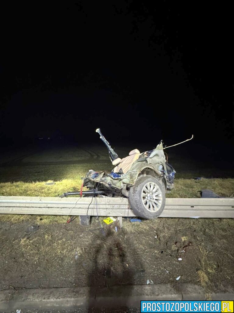 Poważny wypadek na&nbsp;DK39. Droga Brzeg–Namysłów zablokowana. Jeden z&nbsp;pojazdów rozerwany na&nbsp;dwie części