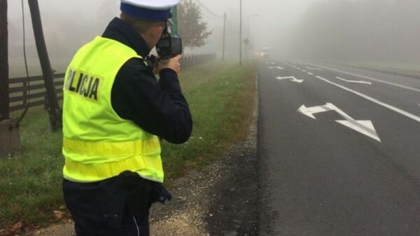 Pędził 113 km/h w terenie zabudowanym. Tłumaczył, że spieszył się po wnuka