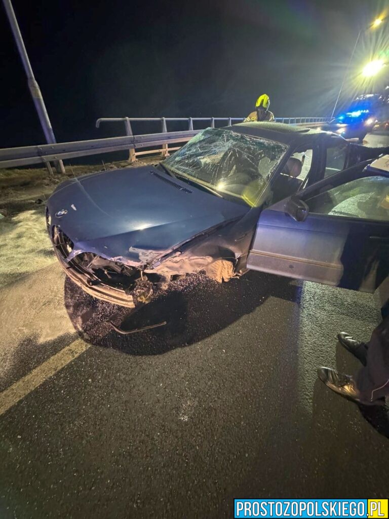 Poważny wypadek na&nbsp;DK39. Droga Brzeg–Namysłów zablokowana. Jeden z&nbsp;pojazdów rozerwany na&nbsp;dwie części