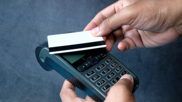 Mandaty bezgotówkowe w Policji do 2028 roku. Kierowcy nadal zapłacą kartą na miejscu