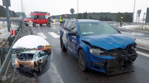 Wypadek na DK45 w Dąbrówce Górnej. Dziecko trafiło do szpitala