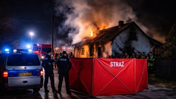 Podtrucie czadem w Brzegu. Matka i dwoje dzieci trafili do szpitala, 74-latek zginął w Zielęcicach