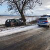 Wypadek w Ziemiełowicach. Samochód uderzył w drzewo