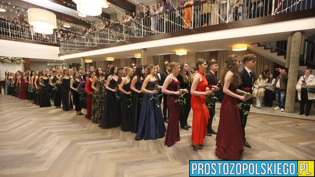 Studniówka 2026 Zespołu Szkół nr I w Prudniku. Bal w sali Arkas w Prószkowie