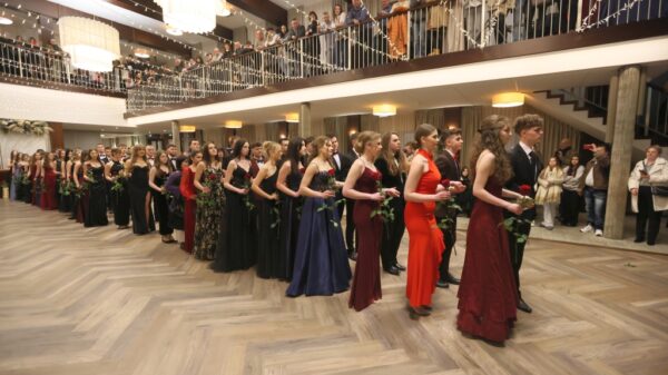 Studniówka 2026 Zespołu Szkół nr I w Prudniku. Bal w sali Arkas w Prószkowie