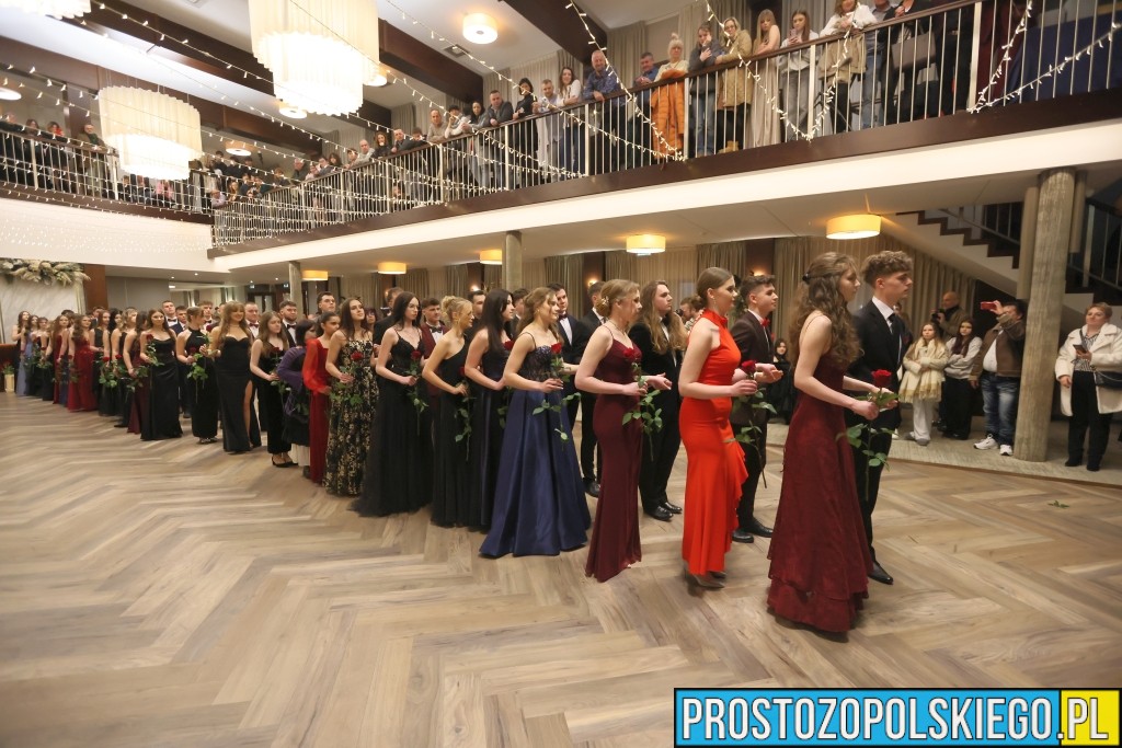 Studniówka 2026 Zespołu Szkół nr I w Prudniku. Bal w sali Arkas w Prószkowie