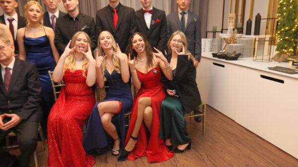 Studniówka 2026 Liceum im. Alberta Einsteina. Bal odbył się w sali Arkas w Prószkowie